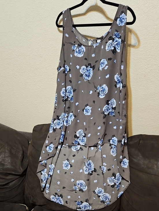 torrid Tops - torrid Gray High Low Tank with Blue Rose Print